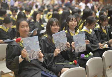 本年度中六畢業禮於6月30日晚在本校禮堂舉行