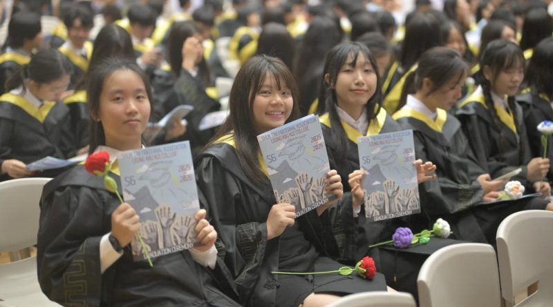 本年度中六畢業禮於6月30日晚在本校禮堂舉行